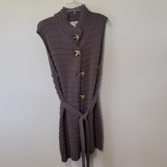 Sleeveless Belted Sweater - Picture 2 of 3